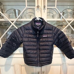 Patagonia puffer coat; water resistant. Excellent condition.
